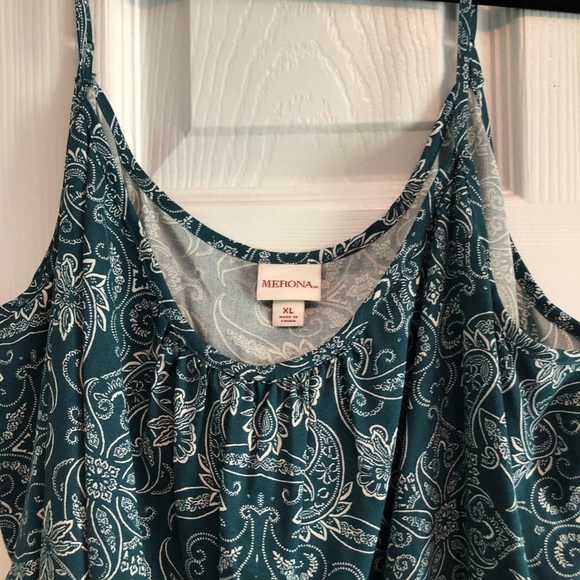 Adjustable straps floral camisole style - Picture 2 of 3